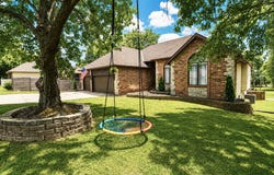 4916 S Buckingham Lane, Springfield, MO 65810