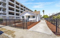 925 W 84th, Los Angeles, CA 90044