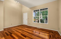 2548 EDGEWATER Dr, Woodburn, OR 97071