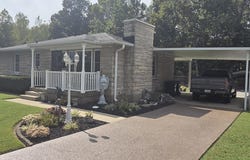 5440 Southview Dr, Louisville, KY 40214