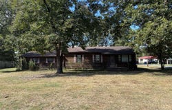 302 Maxine St, East Prairie, MO 63845