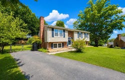 5225 Foxtail Ln, Roanoke, VA 24019