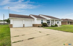 394 Navidad, Vanderbilt, TX 77991