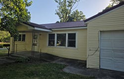 611 S Harrison Avenue, Aurora, MO 65605