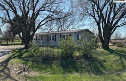 701 E Hoch St, Moundridge, KS 67107