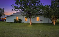 711 E Clark St, Bartlett, TX 76511