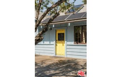 19627 Oxnard St, Tarzana, CA 91356
