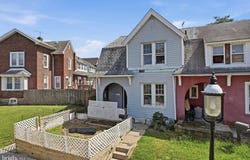 1 SPRUCE Street, MARCUS HOOK, PA 19061