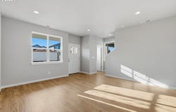 370 SE SHETTERLY Dr, Dallas, OR 97338