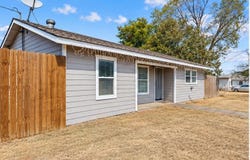 401 E Davis Avenue, Alvarado, TX 76009