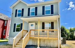 208 Ave I, Matamoras, PA 18336