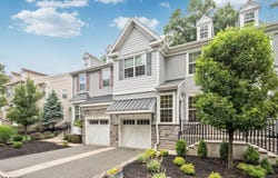 20 Masterson Ct, Waldwick Boro, NJ 07463-1136