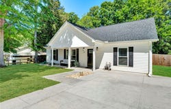 122 W 3rd Avenue, Easley, SC 29640