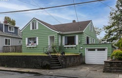 811 12TH Ave, Seaside, OR 97138