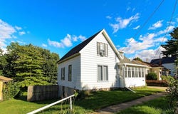 806 Bluff Street, Cedar Falls, IA 50613