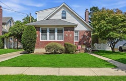 73 Chestnut Avenue, Floral Park, NY 11001