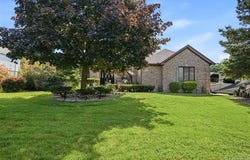 6786 Jasmine Dr, Troy, MI 48098