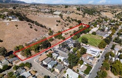 Vine, Paso Robles, CA 93446