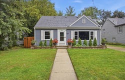 389 N Commonwealth Avenue, Elgin, IL 60123
