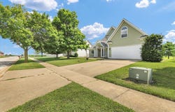 905 PHEASANT RUN Road, Tuscola, IL 61953