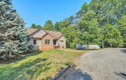 400 HARBOR LANDING DR, Moneta, VA 24121