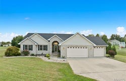 20 Glory Drive, Highland, IL 62249