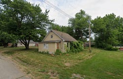 153 E Main Street, Canton, IL 61520