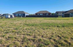 1407 Curtiss Dr, McPherson, KS 67460