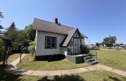 1225 Washington Avenue, Escanaba, MI 49829