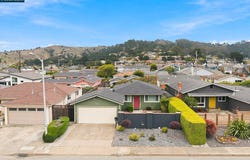 689 Linda Mar Blvd, Pacifica, CA 94044