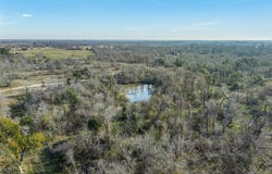 1144 Treetop Ln, Luling, TX 78648