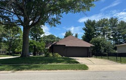 90 PINEHURST Drive, Springfield, IL 62704