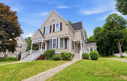 10 Wolcott Ave, Andover, MA 01810