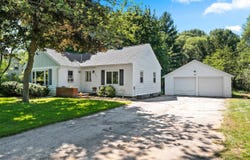 1565 RIVERSIDE Drive, SUAMICO, WI 54173-1802