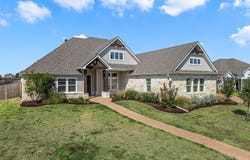 324 Stone Manor Drive, McGregor, TX 76657