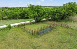 Cr 462, Lott, TX 76656