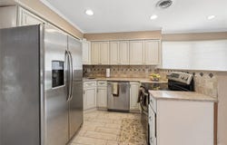 100 Baker Court, Island Park, NY 11558