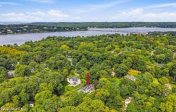 24 Circle Drive, Rumson, NJ 07760