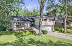 123 Kainer Avenue, Barrington, IL 60010
