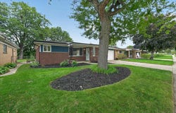 26632 Marilyn Avenue, Warren, MI 48089