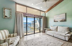 82 2nd St, Cedar Key, FL 32625