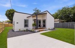 733 E Walnut St, Seguin, TX 78155