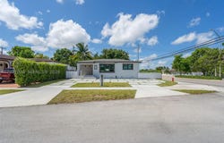 11 W 59th St, Hialeah, FL 33012