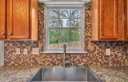 6932 Linn Dr, Roanoke, VA 24019