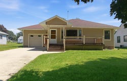 808 Pleasant Street, Sumner, IA 50674
