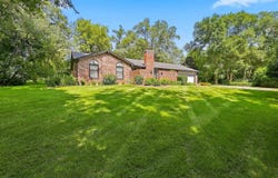 806 Roberts Road, Tower Lakes, IL 60010