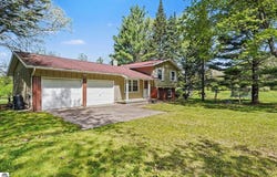 1860 S Jackson Avenue, Harrison, MI 48625
