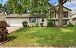 5014 W Greenbrier Drive, McHenry, IL 60050