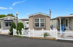 600 Broadway, Amityville, NY 11701