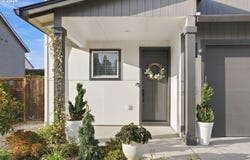 665 W 9TH St, LaCenter, WA 98629